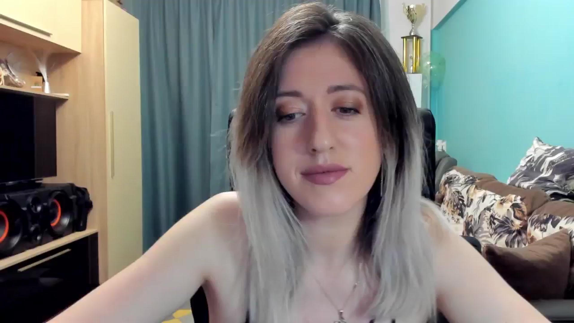 Gallery image thumbnail from SweetDelia_'s myfreecams stream on, 10/19/2024, 23:05 image 3 of 20
