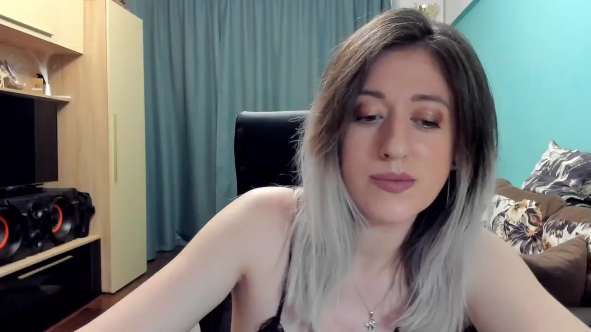 Gallery image thumbnail from SweetDelia_'s myfreecams stream on, 10/19/2024, 23:05 image 1 of 20