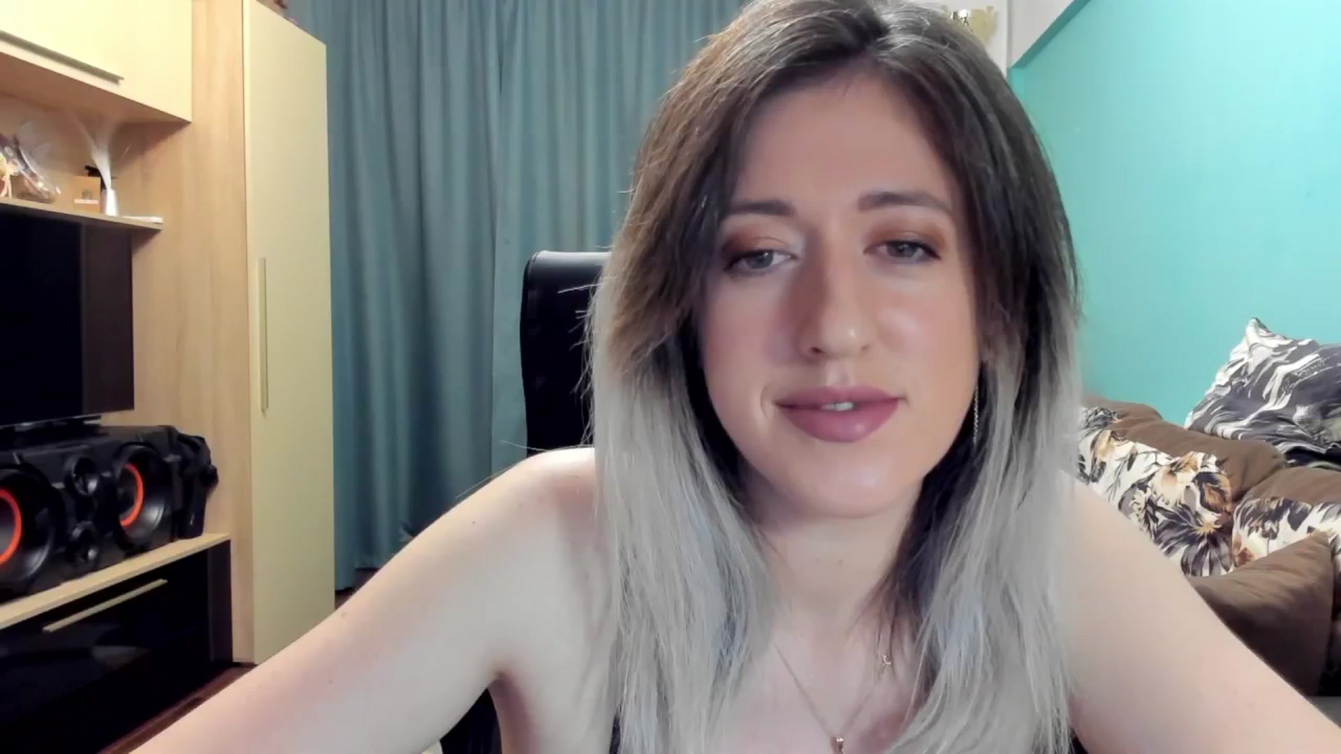 Gallery image thumbnail from SweetDelia_'s myfreecams stream on, 10/19/2024, 23:05 image 5 of 20