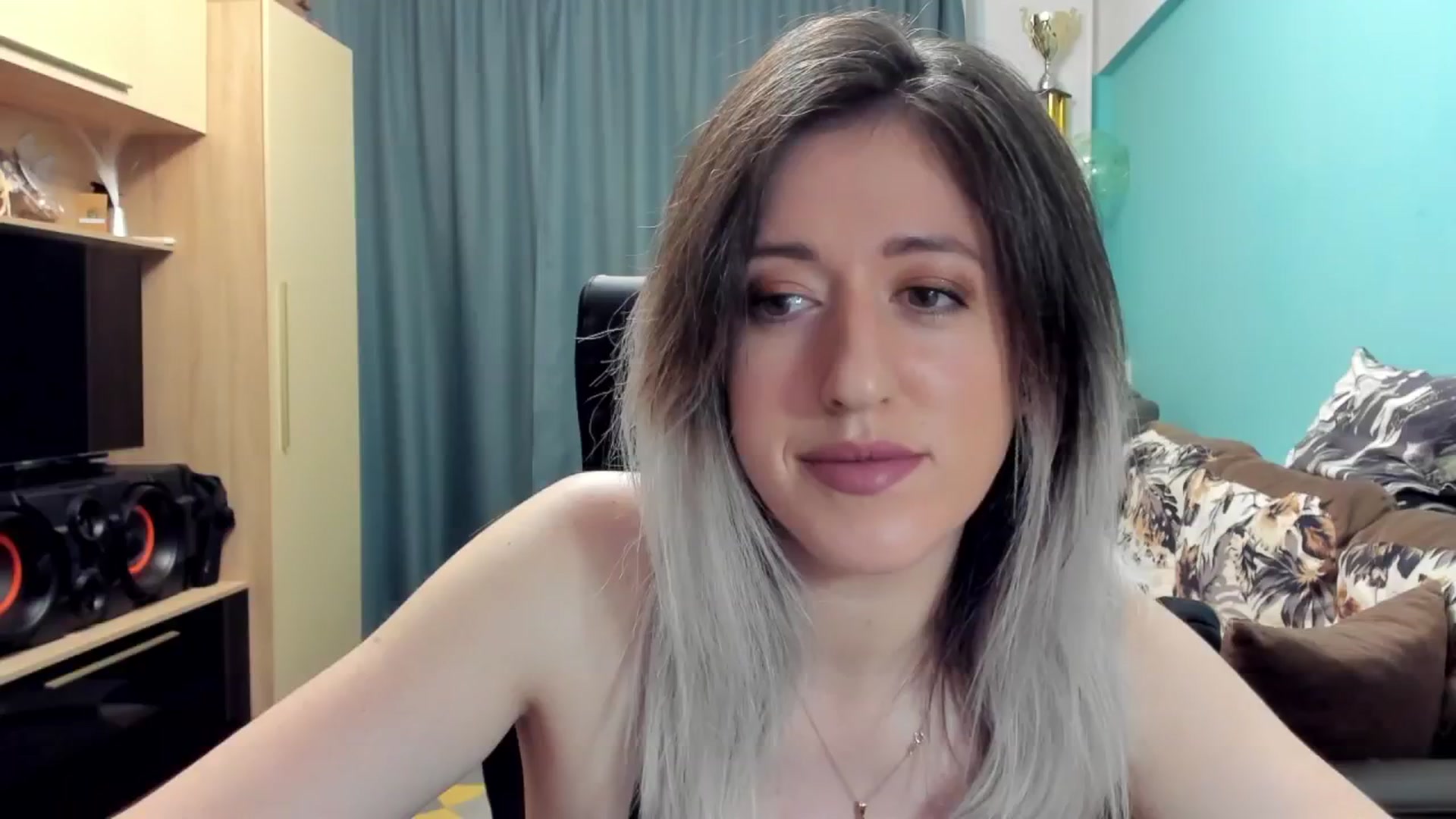 Gallery image thumbnail from SweetDelia_'s myfreecams stream on, 10/19/2024, 23:05 image 2 of 20