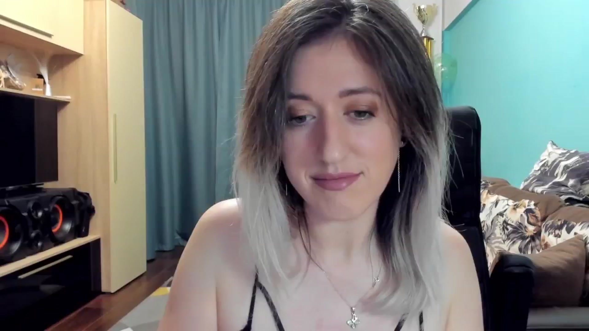 Gallery image thumbnail from SweetDelia_'s myfreecams stream on, 10/19/2024, 23:05 image 20 of 20