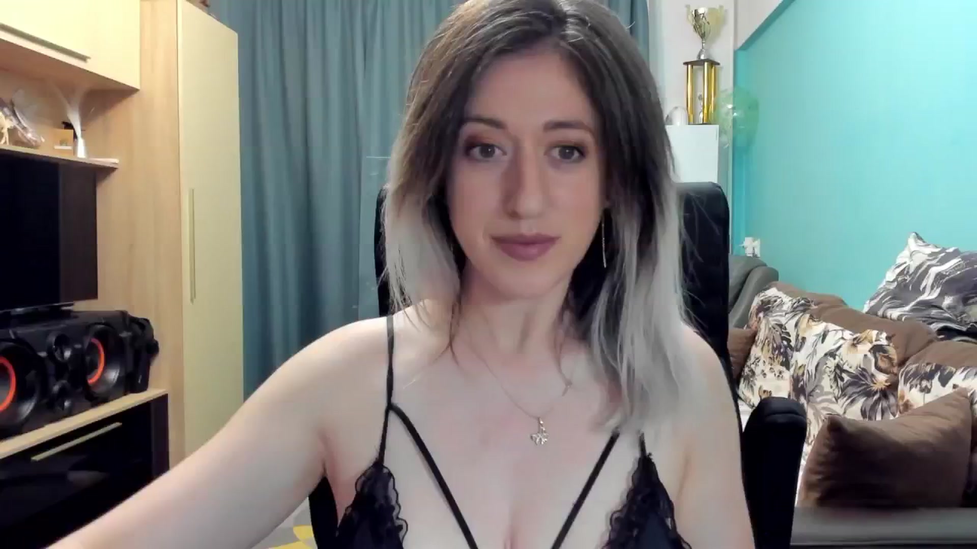 Gallery image thumbnail from SweetDelia_'s myfreecams stream on, 10/19/2024, 23:05 image 8 of 20