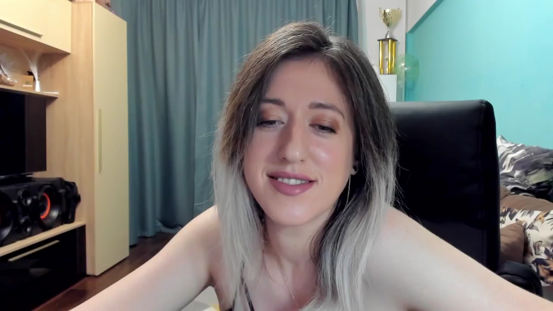 Gallery image thumbnail from SweetDelia_'s myfreecams stream on, 10/20/2024, 24:02 image 2 of 20