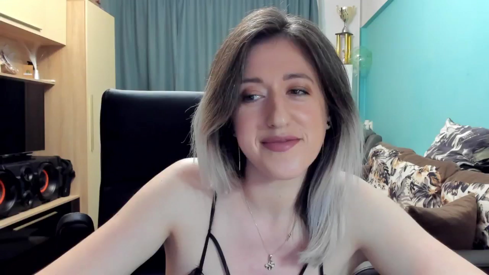 Gallery image thumbnail from SweetDelia_'s myfreecams stream on, 10/20/2024, 24:02 image 19 of 20