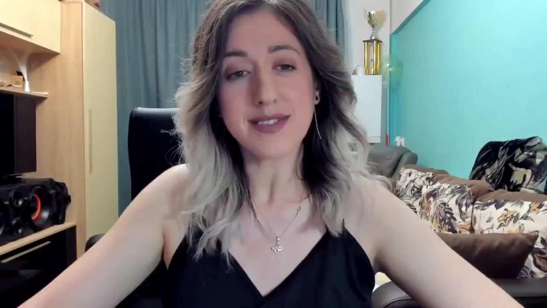Gallery image thumbnail from SweetDelia_'s myfreecams stream on, 10/20/2024, 22:04 image 8 of 20