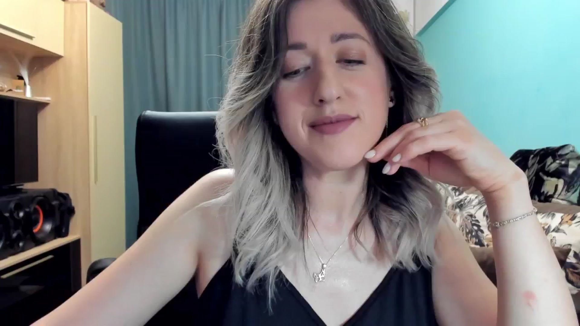 Gallery image thumbnail from SweetDelia_'s myfreecams stream on, 10/20/2024, 22:04 image 20 of 20