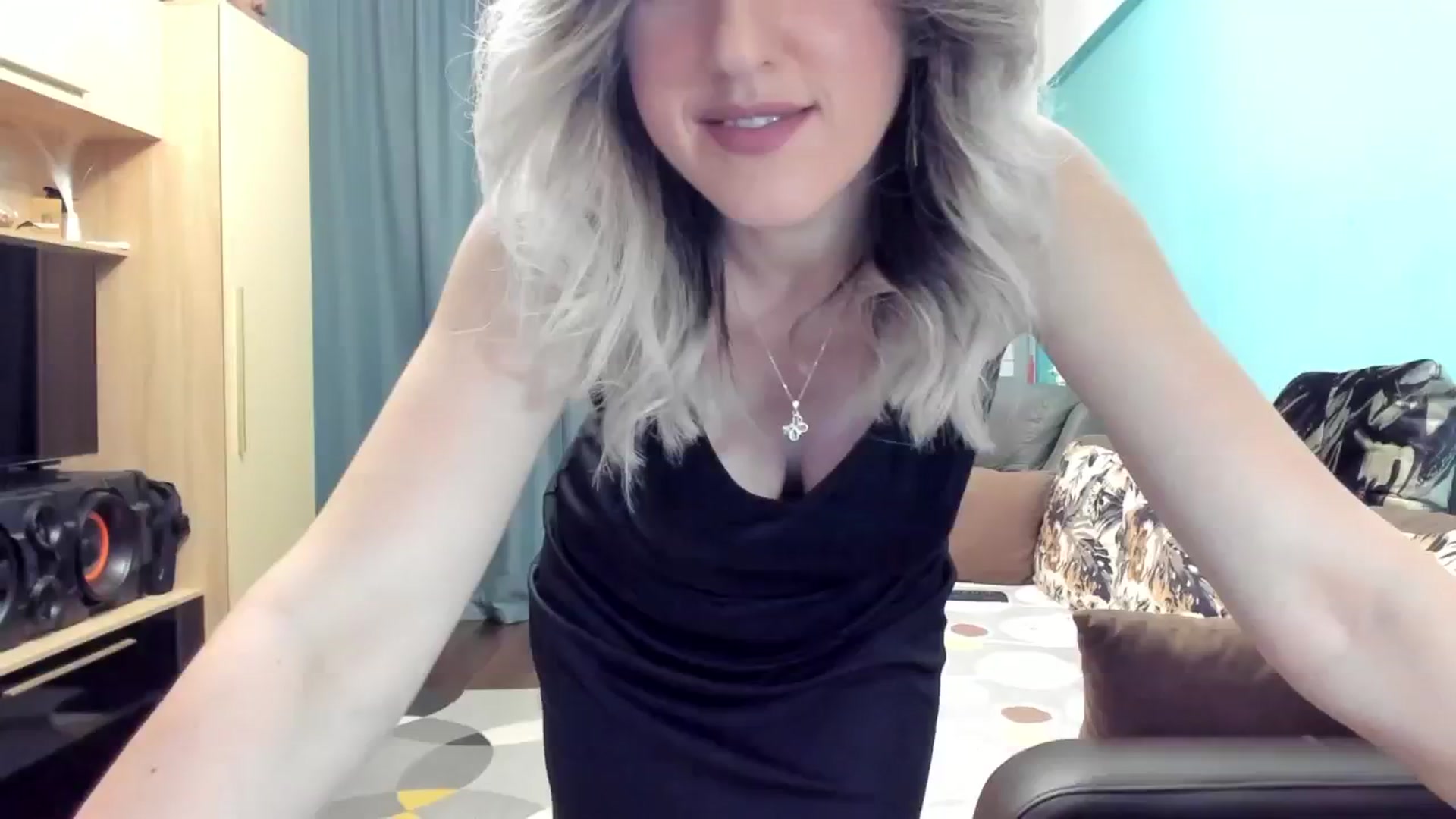 Gallery image thumbnail from SweetDelia_'s myfreecams stream on, 10/20/2024, 22:04 image 17 of 20