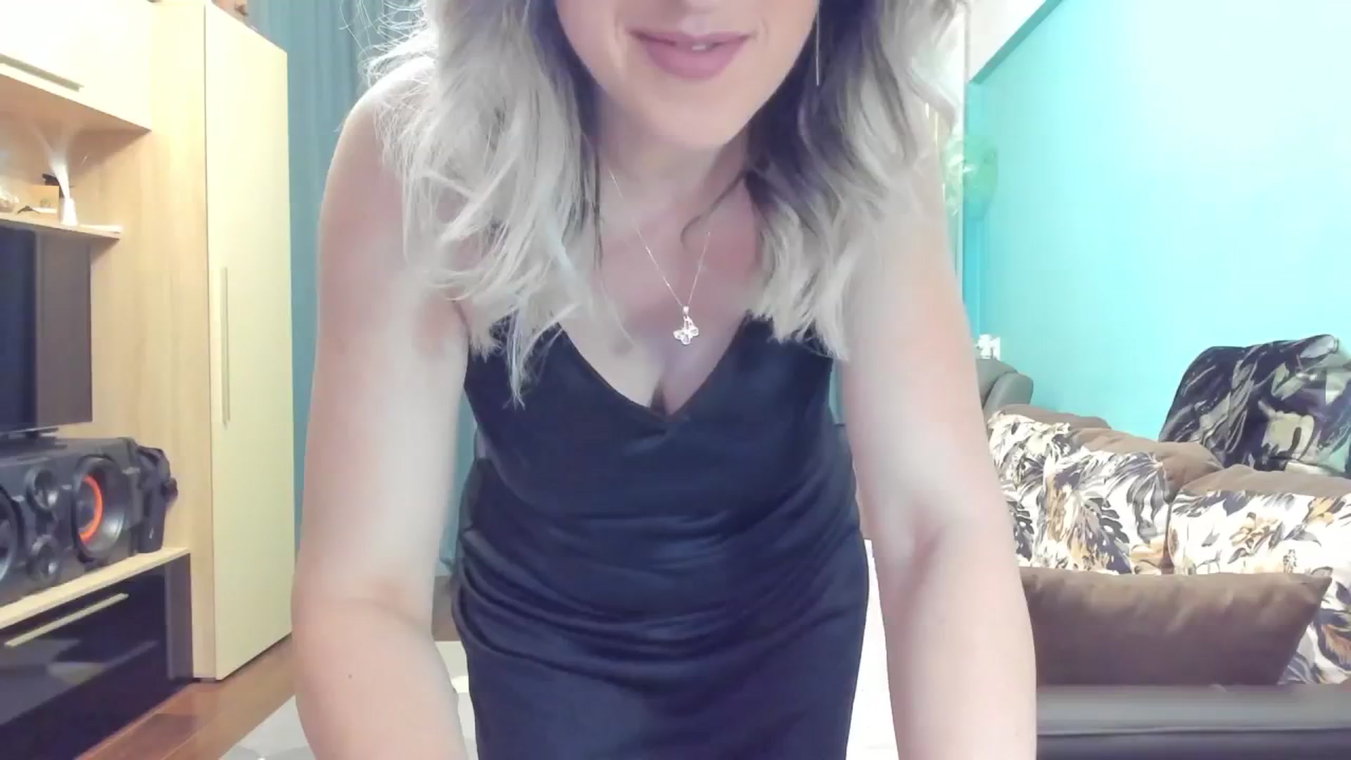 Gallery image thumbnail from SweetDelia_'s myfreecams stream on, 10/20/2024, 22:04 image 15 of 20