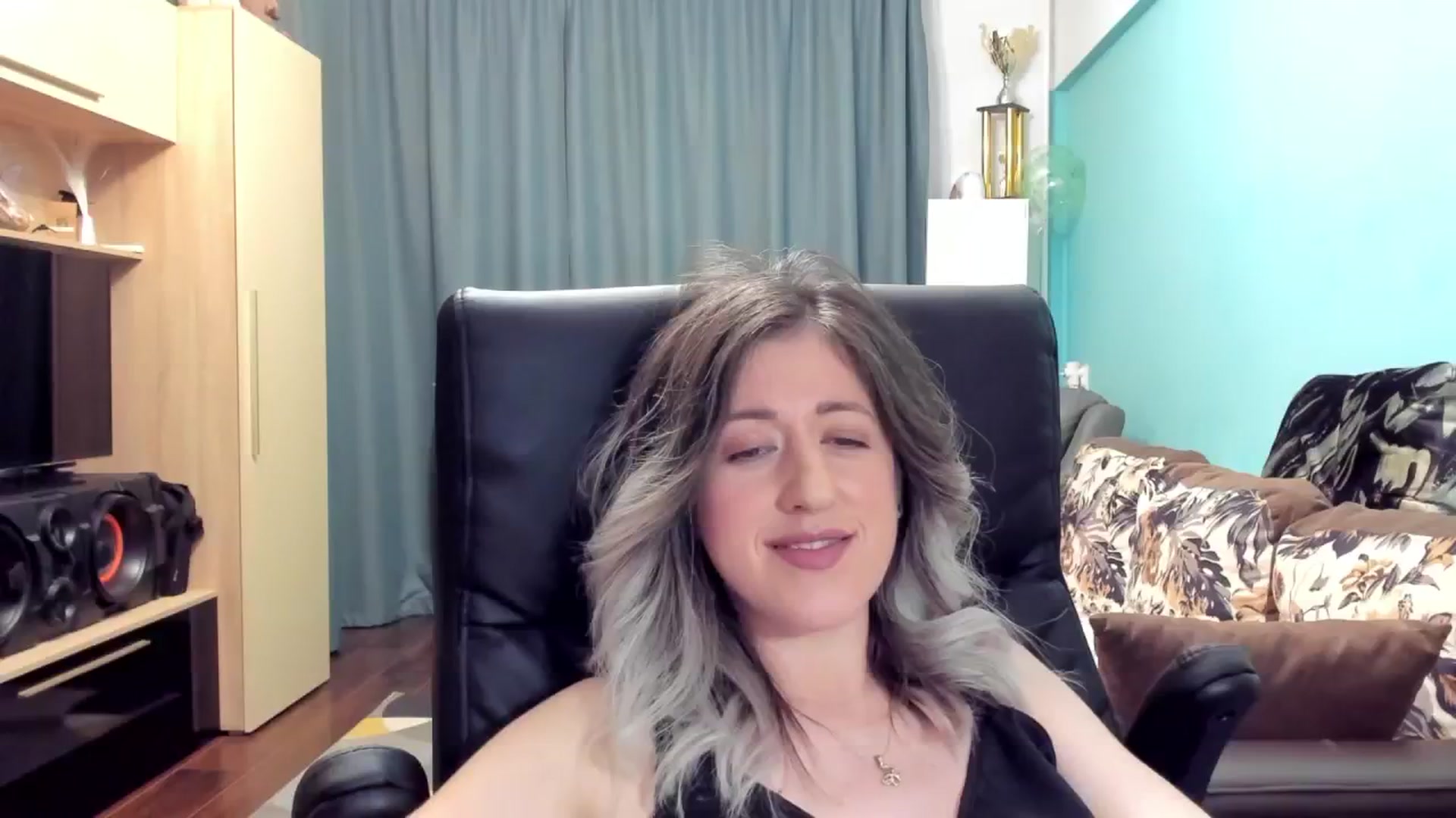 Gallery image thumbnail from SweetDelia_'s myfreecams stream on, 10/20/2024, 22:58 image 12 of 20