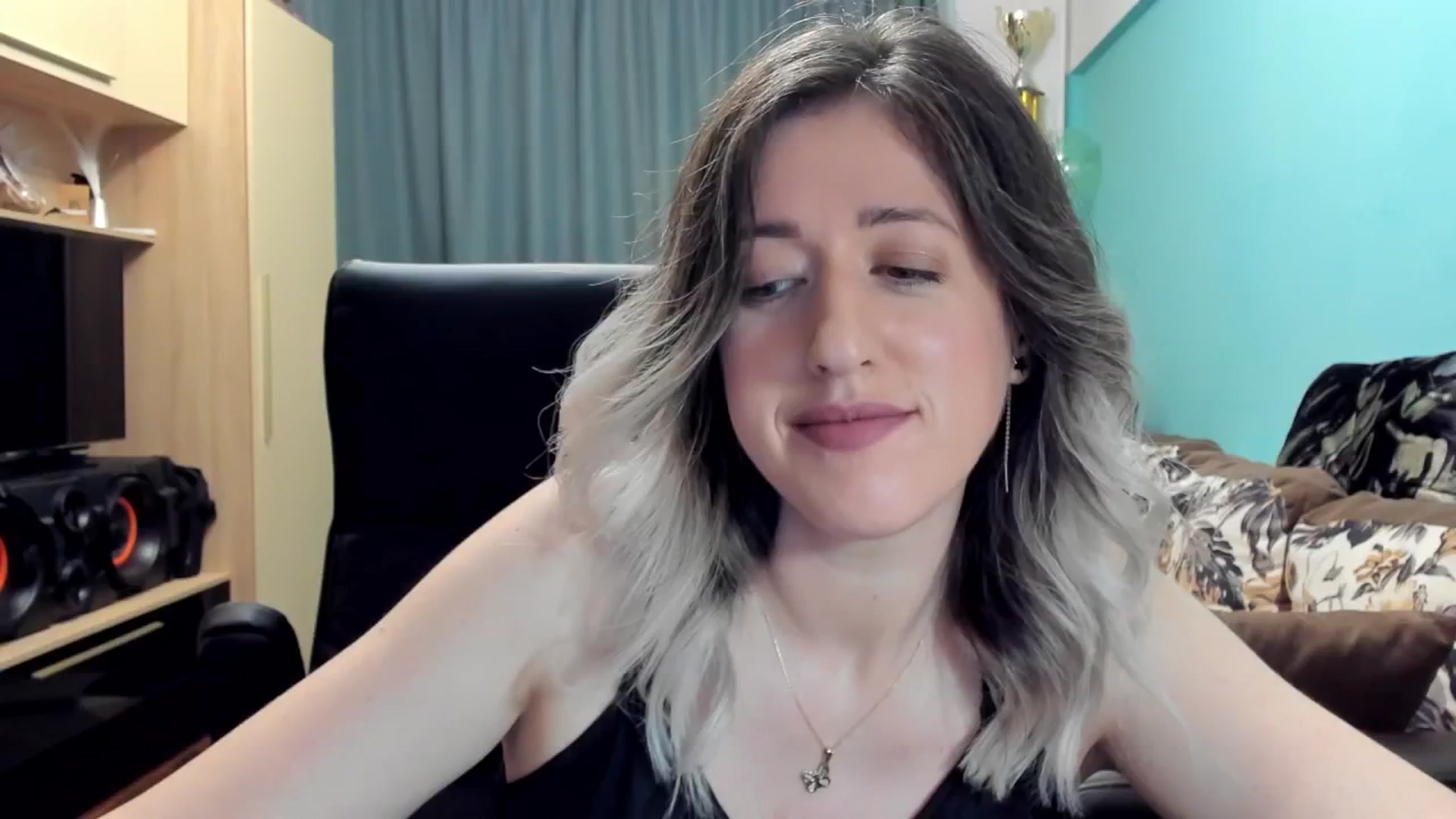Gallery image thumbnail from SweetDelia_'s myfreecams stream on, 10/21/2024, 24:03 image 5 of 20
