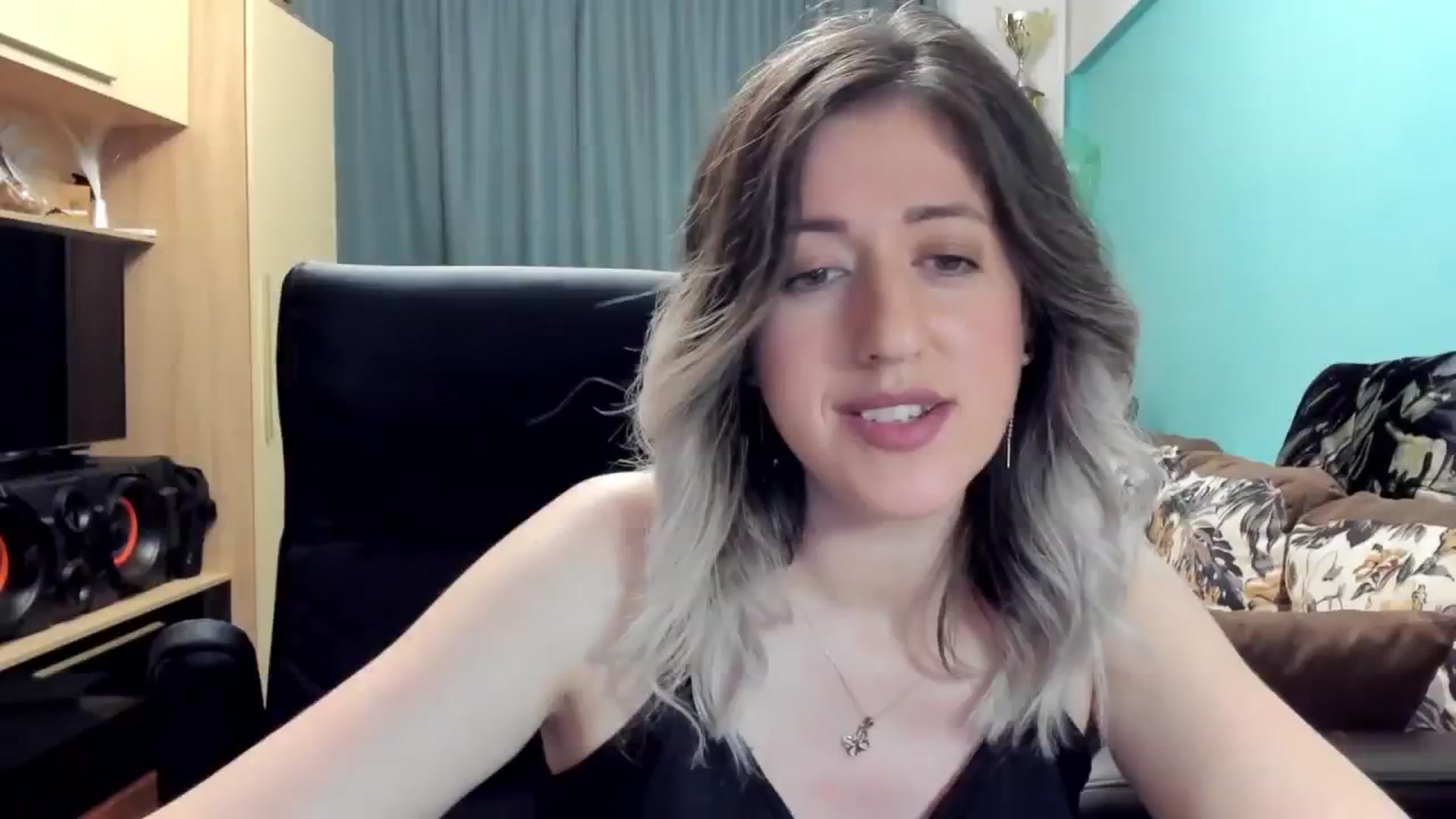 Gallery image thumbnail from SweetDelia_'s myfreecams stream on, 10/21/2024, 24:03 image 17 of 20