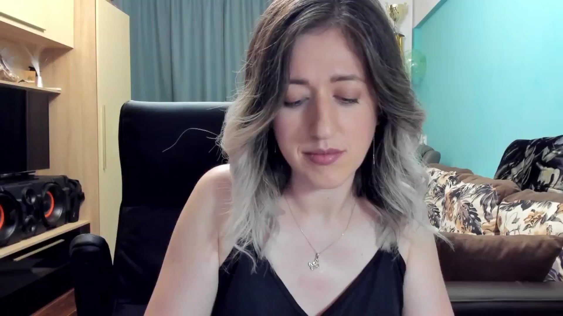 Gallery image thumbnail from SweetDelia_'s myfreecams stream on, 10/21/2024, 24:03 image 10 of 20