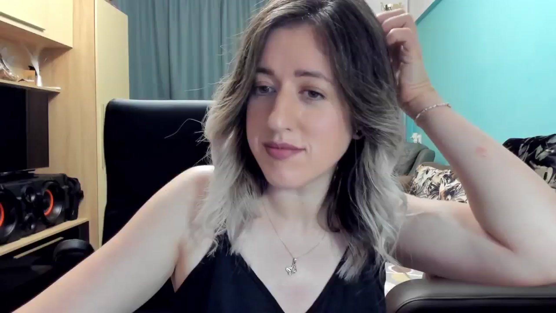 Gallery image thumbnail from SweetDelia_'s myfreecams stream on, 10/21/2024, 24:03 image 15 of 20
