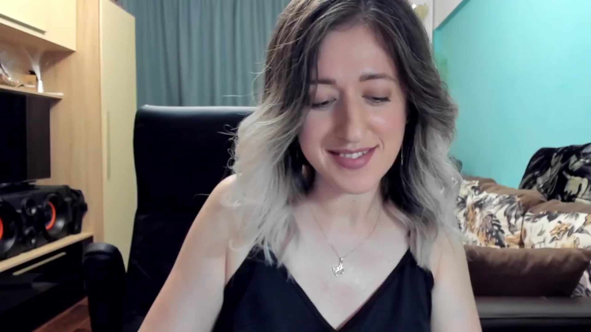 Gallery image thumbnail from SweetDelia_'s myfreecams stream on, 10/21/2024, 24:03 image 8 of 20