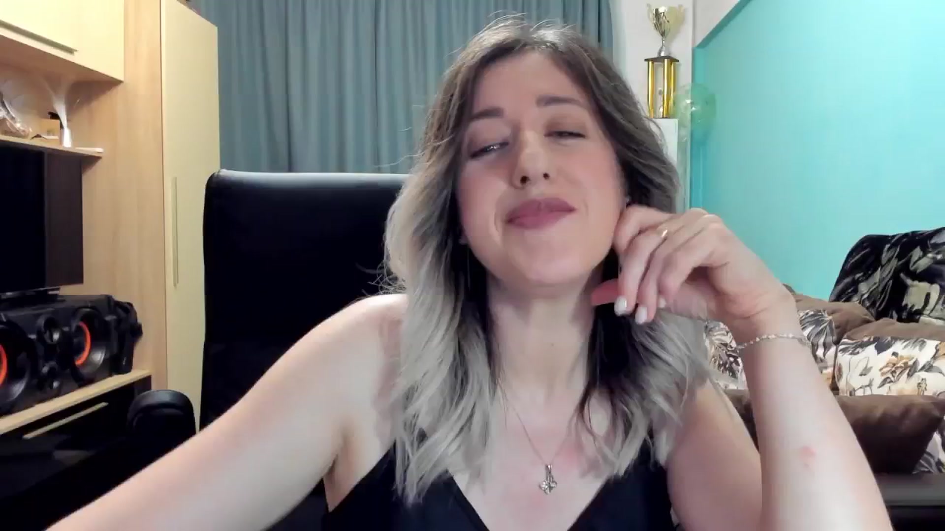 Gallery image thumbnail from SweetDelia_'s myfreecams stream on, 10/21/2024, 01:28 image 9 of 20