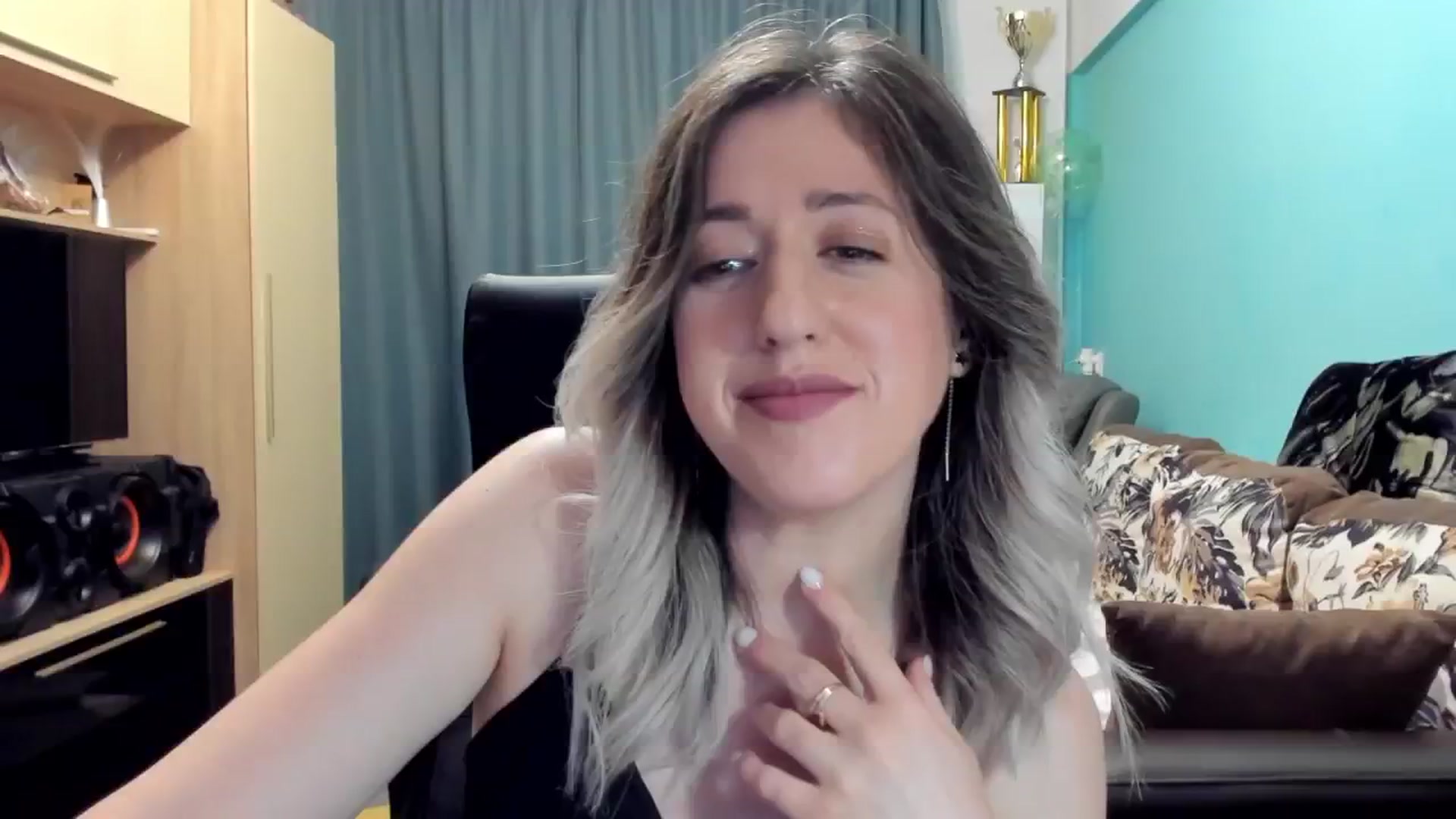 Gallery image thumbnail from SweetDelia_'s myfreecams stream on, 10/21/2024, 01:28 image 6 of 20