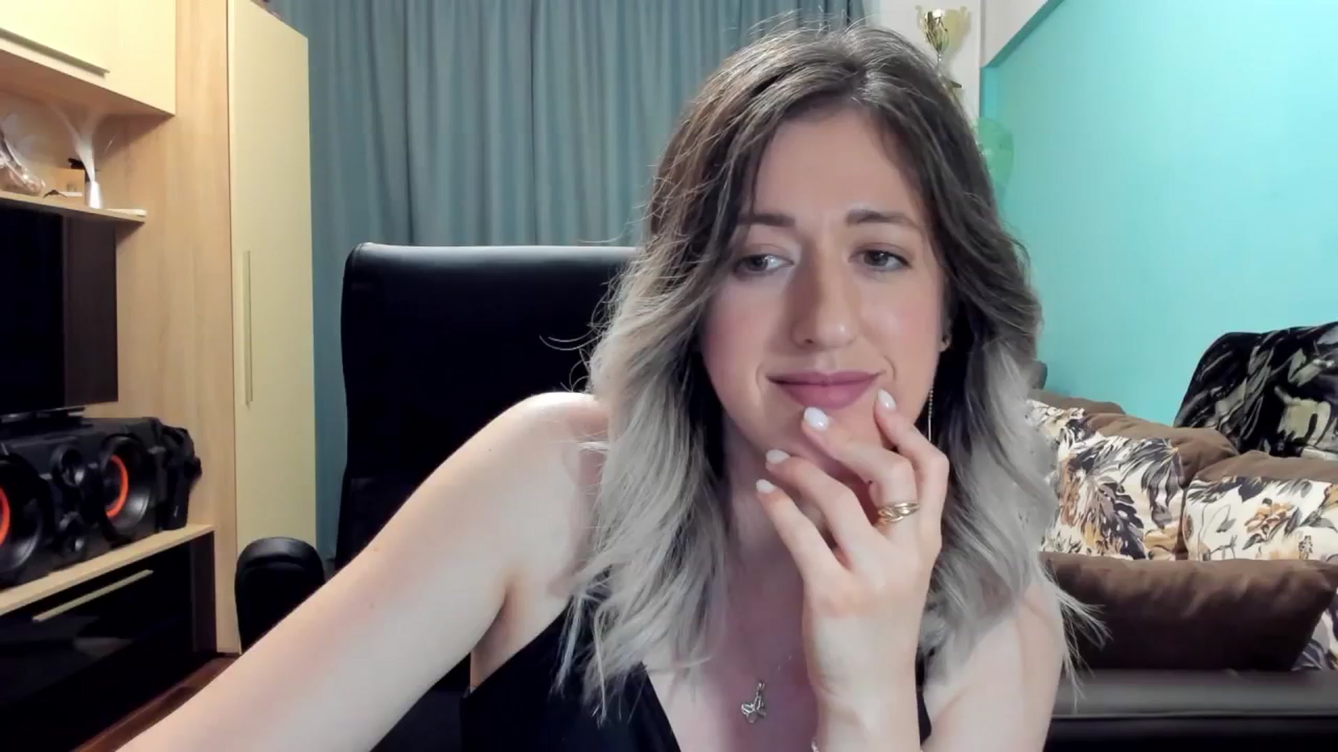 Gallery image thumbnail from SweetDelia_'s myfreecams stream on, 10/21/2024, 01:28 image 10 of 20