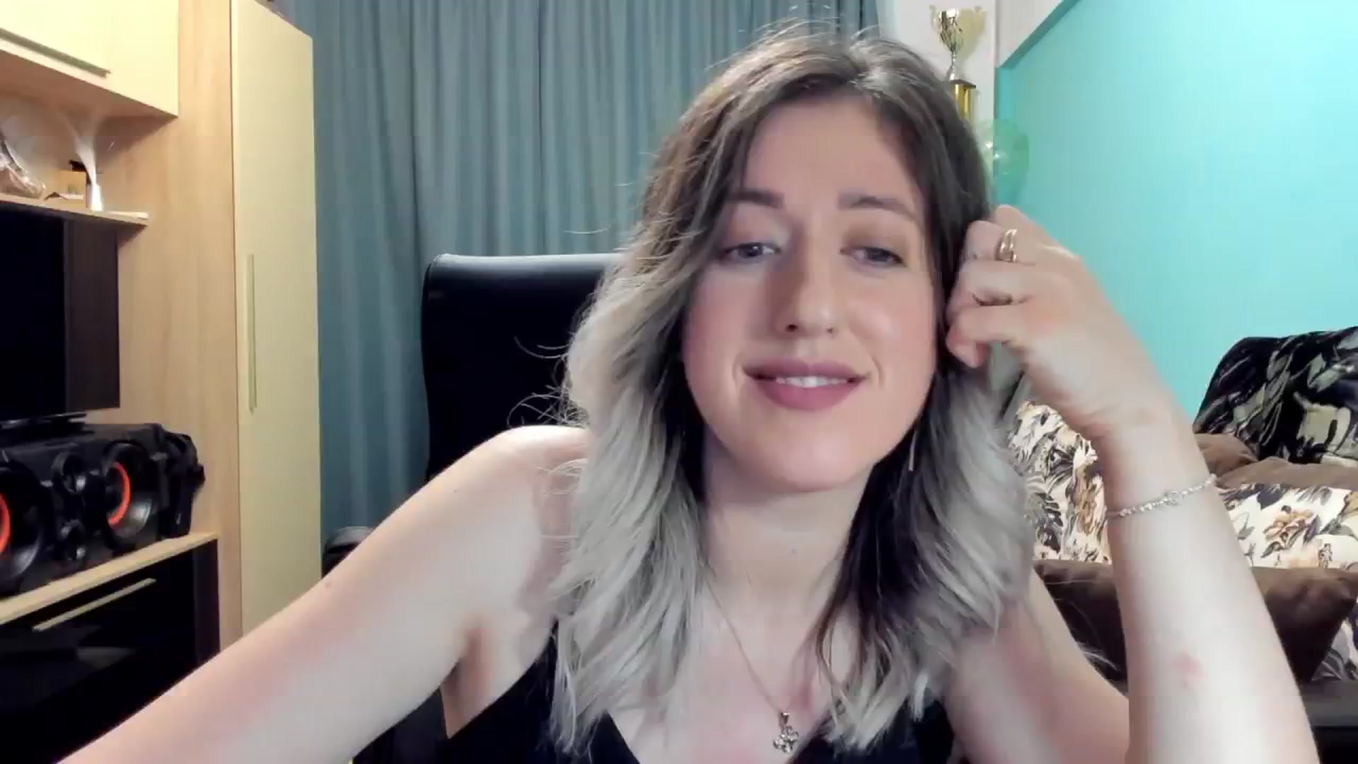 Gallery image thumbnail from SweetDelia_'s myfreecams stream on, 10/21/2024, 01:28 image 13 of 20