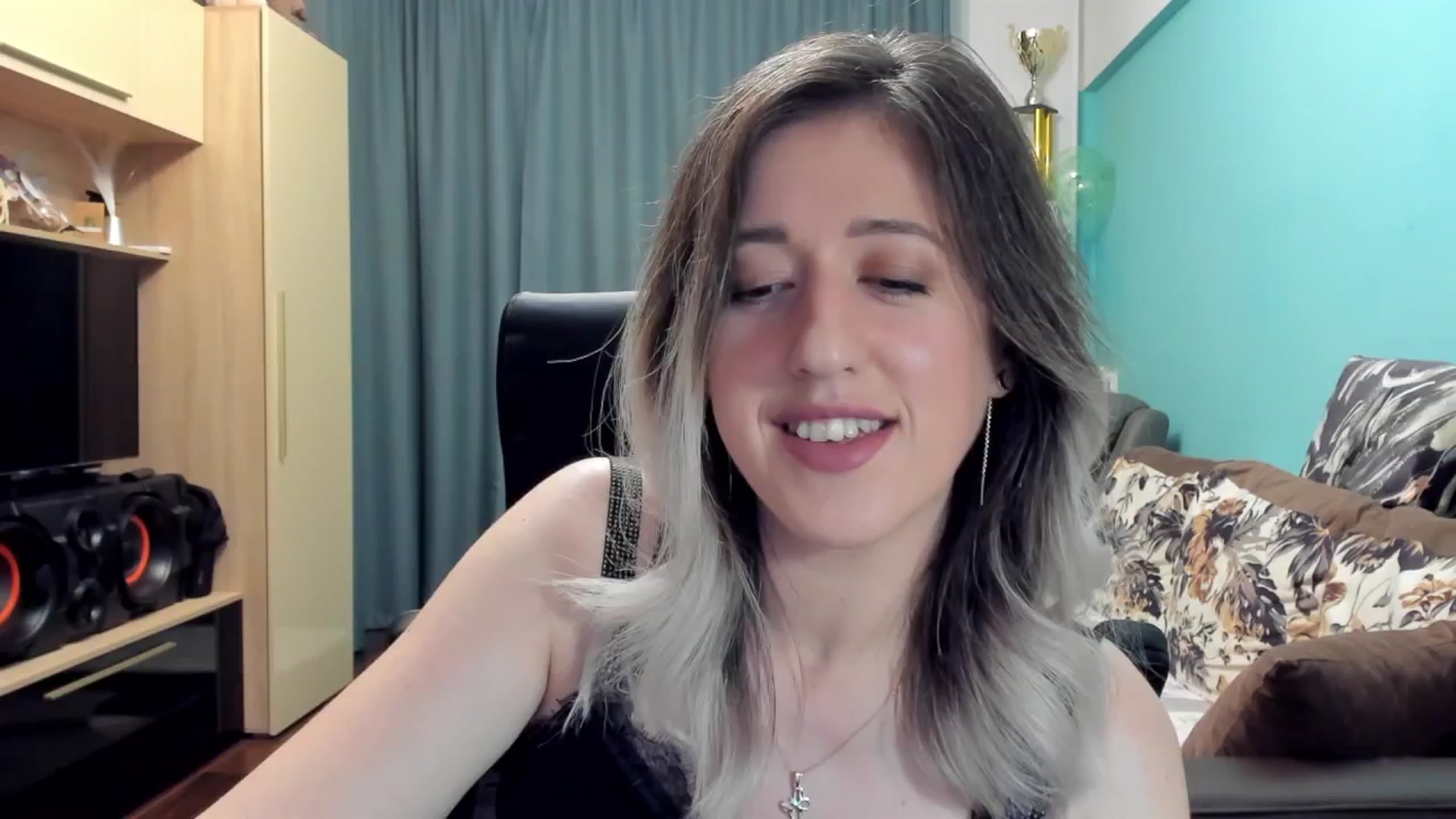 Gallery image thumbnail from SweetDelia_'s myfreecams stream on, 10/21/2024, 22:13 image 8 of 20