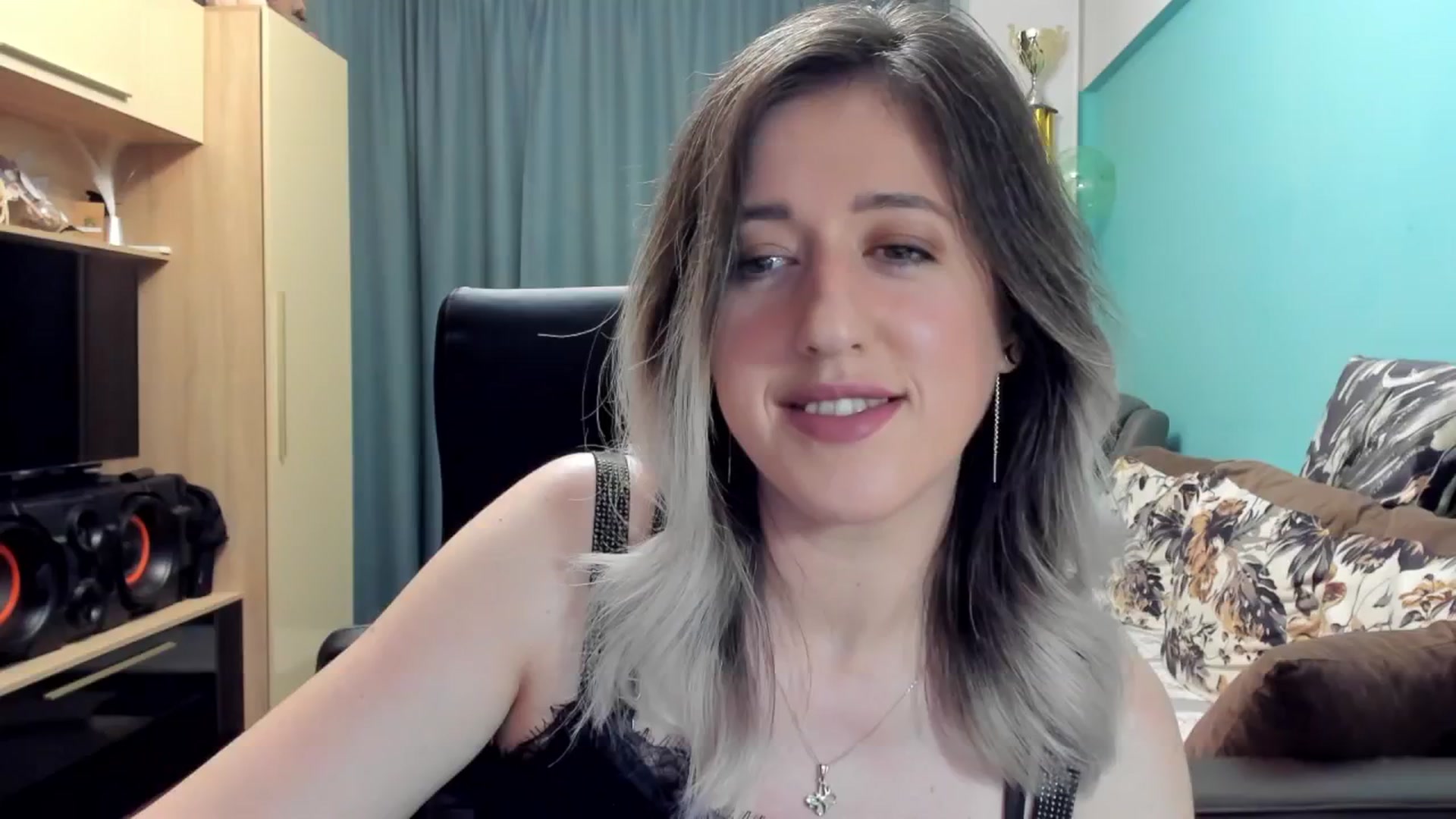 Gallery image thumbnail from SweetDelia_'s myfreecams stream on, 10/21/2024, 22:13 image 14 of 20