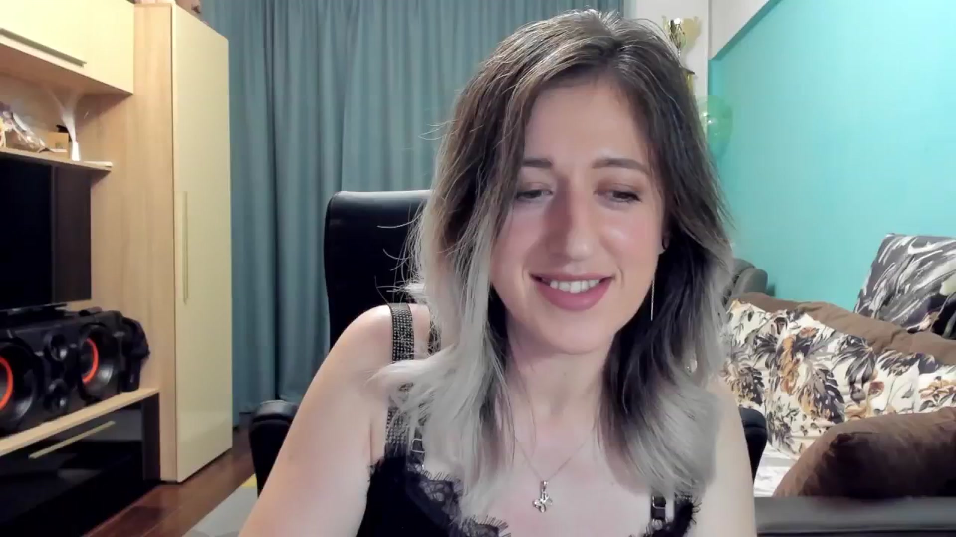 Gallery image thumbnail from SweetDelia_'s myfreecams stream on, 10/21/2024, 22:13 image 1 of 20