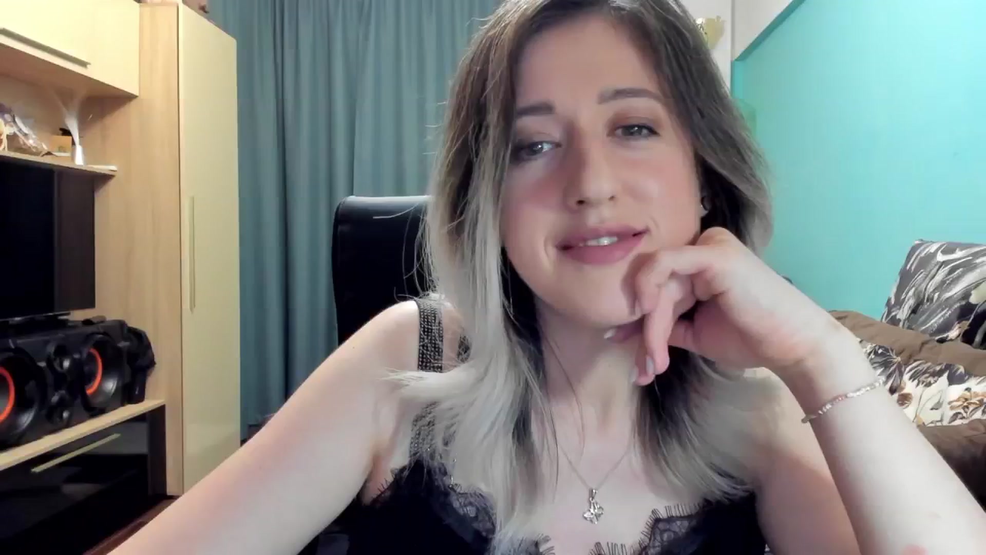 Gallery image thumbnail from SweetDelia_'s myfreecams stream on, 10/21/2024, 22:13 image 5 of 20