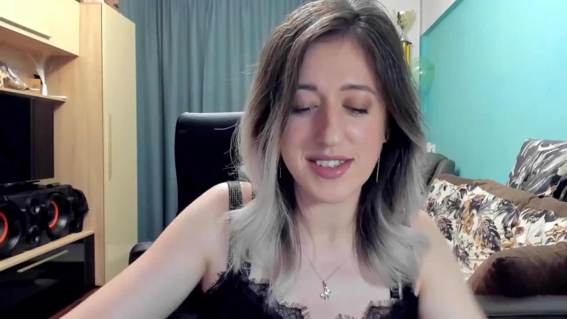 Gallery image thumbnail from SweetDelia_'s myfreecams stream on, 10/21/2024, 22:13 image 13 of 20