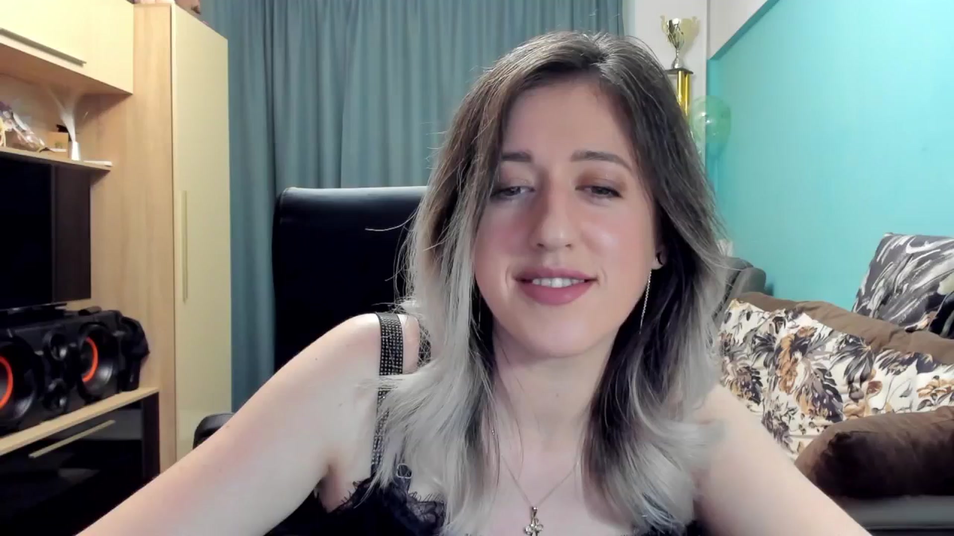 Gallery image thumbnail from SweetDelia_'s myfreecams stream on, 10/21/2024, 22:13 image 12 of 20