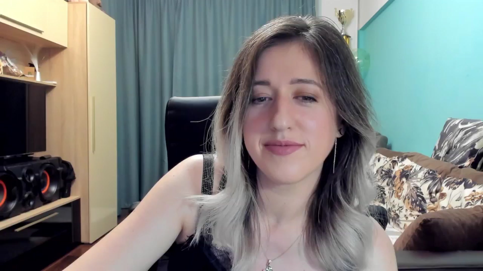 Gallery image thumbnail from SweetDelia_'s myfreecams stream on, 10/21/2024, 22:13 image 9 of 20