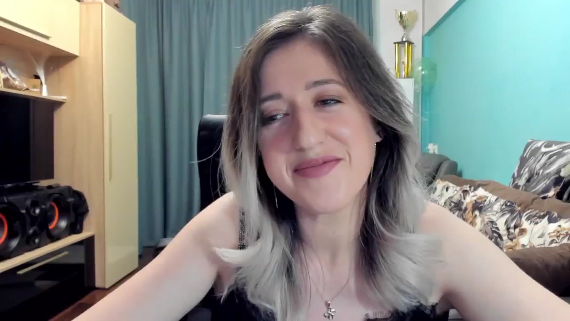 Gallery image thumbnail from SweetDelia_'s myfreecams stream on, 10/21/2024, 22:13 image 7 of 20