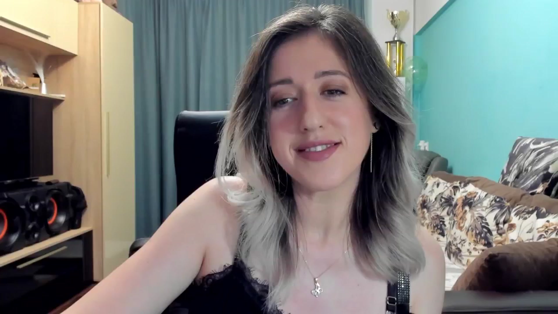 Gallery image thumbnail from SweetDelia_'s myfreecams stream on, 10/21/2024, 22:13 image 15 of 20