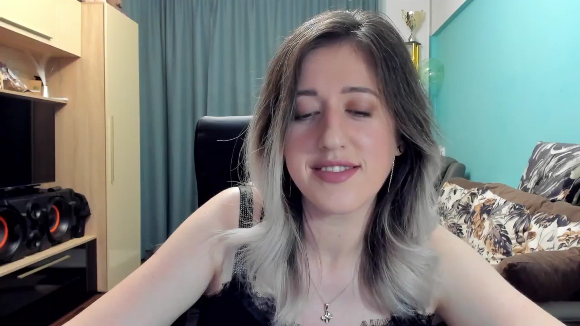 Gallery image thumbnail from SweetDelia_'s myfreecams stream on, 10/21/2024, 22:13 image 4 of 20