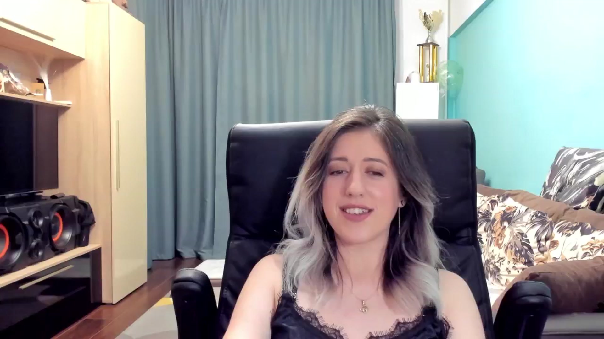 Gallery image thumbnail from SweetDelia_'s myfreecams stream on, 10/21/2024, 22:13 image 19 of 20