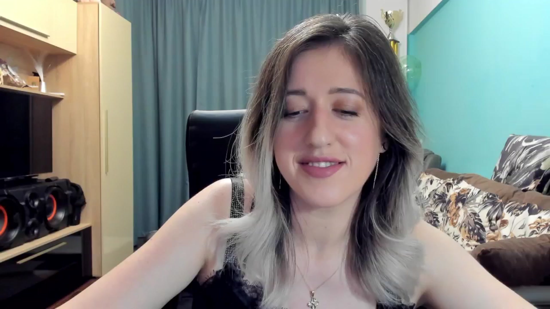 Gallery image thumbnail from SweetDelia_'s myfreecams stream on, 10/21/2024, 22:13 image 3 of 20