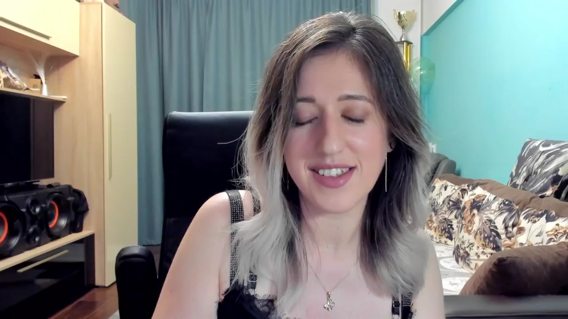 Gallery image thumbnail from SweetDelia_'s myfreecams stream on, 10/21/2024, 22:13 image 11 of 20