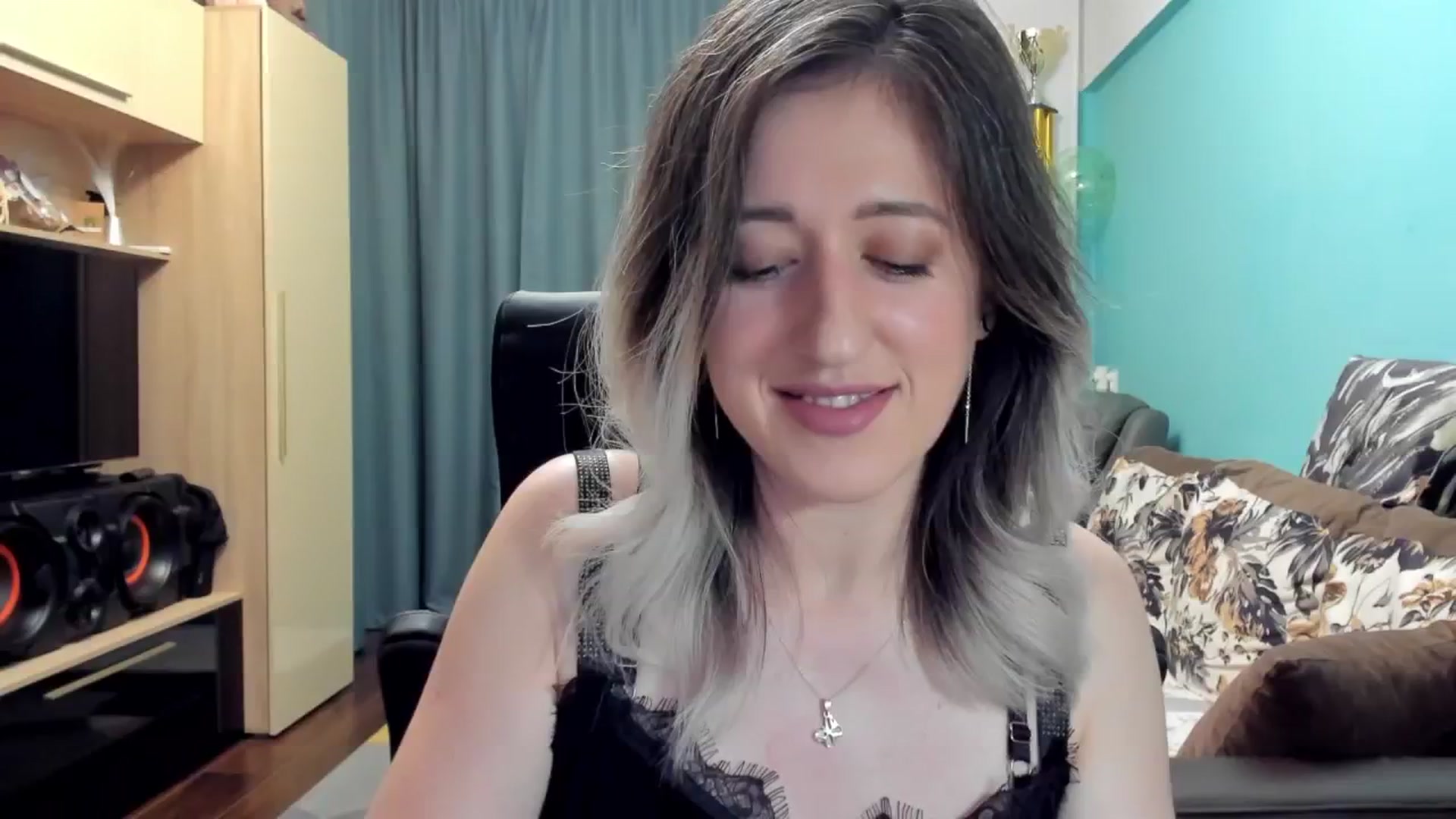 Gallery image thumbnail from SweetDelia_'s myfreecams stream on, 10/21/2024, 22:13 image 2 of 20