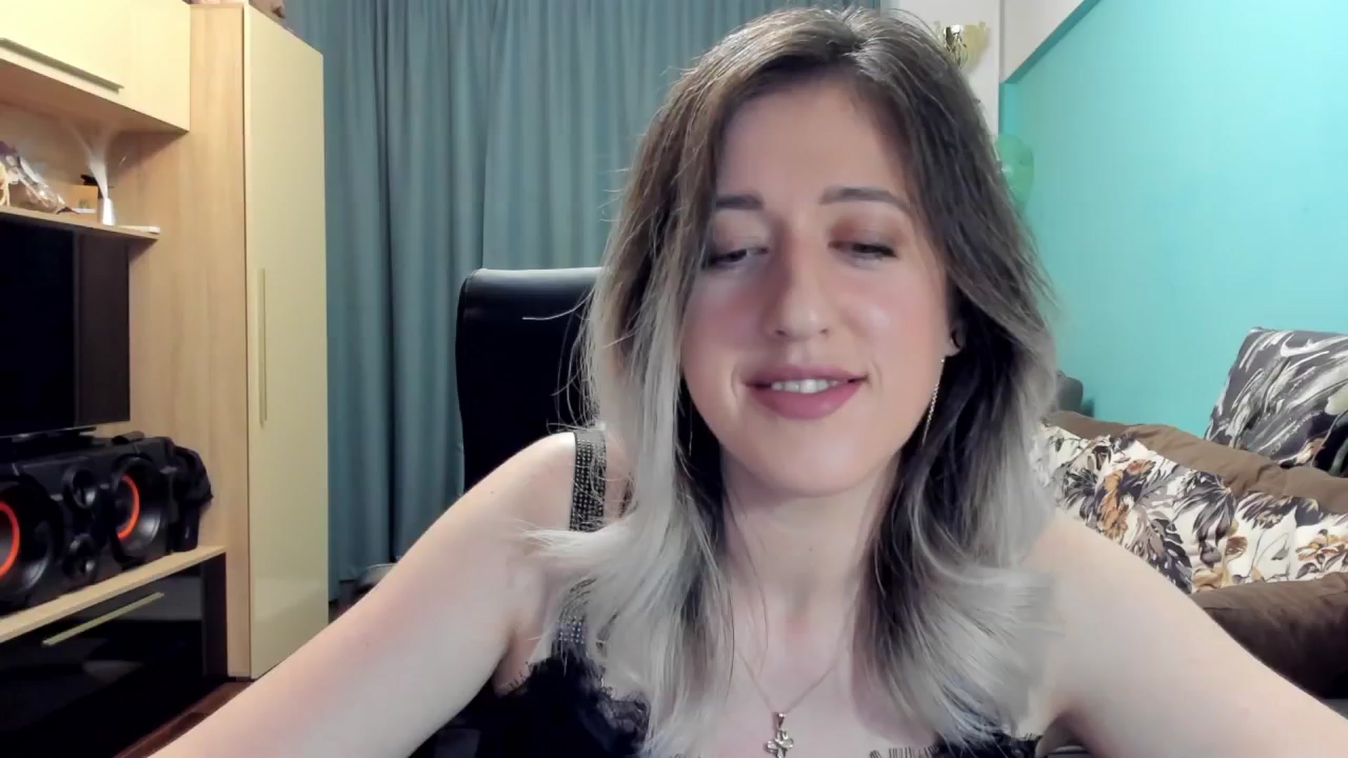 Gallery image thumbnail from SweetDelia_'s myfreecams stream on, 10/21/2024, 22:13 image 6 of 20