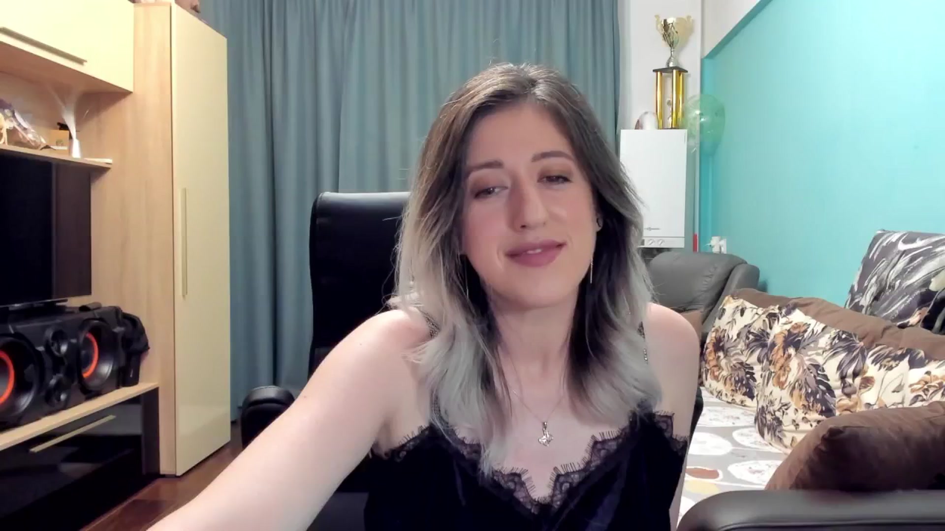 Gallery image thumbnail from SweetDelia_'s myfreecams stream on, 10/21/2024, 22:13 image 18 of 20