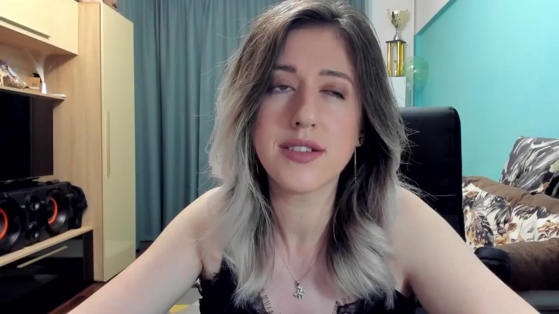 Gallery image thumbnail from SweetDelia_'s myfreecams stream on, 10/21/2024, 22:52 image 1 of 20