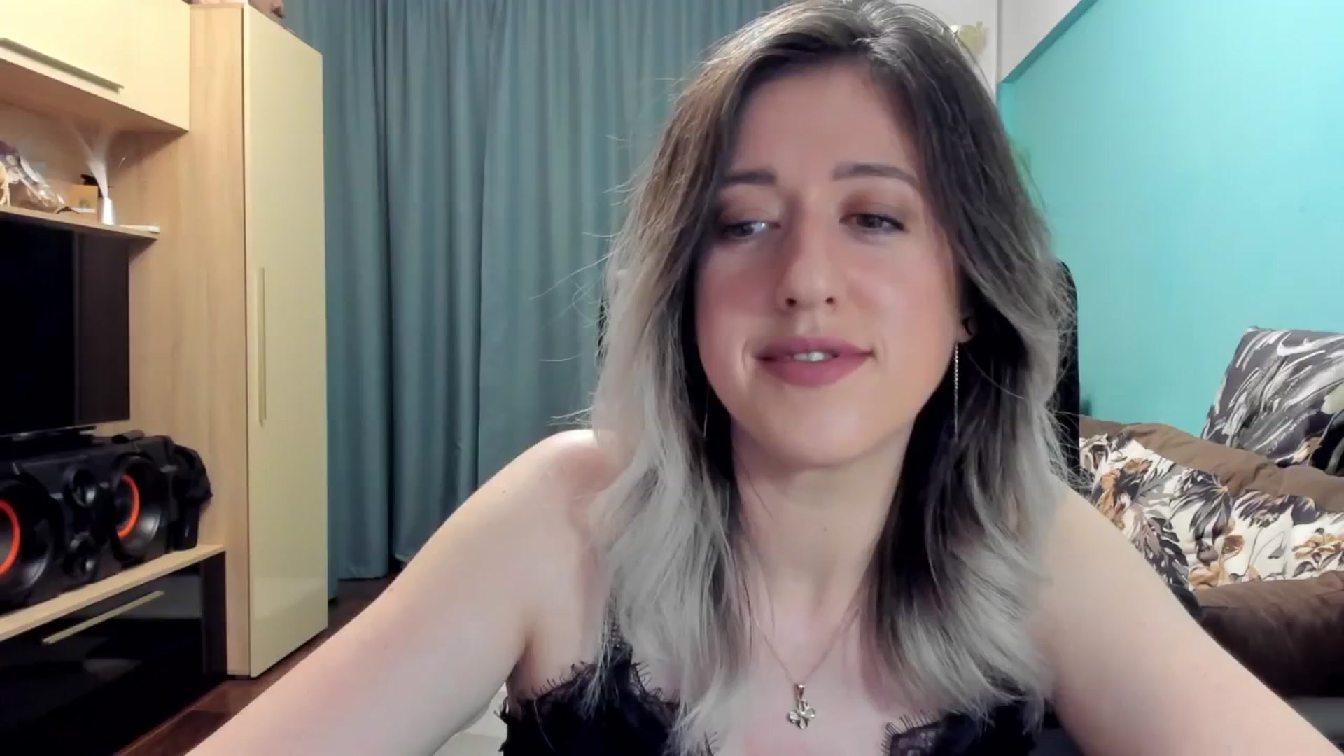 Gallery image thumbnail from SweetDelia_'s myfreecams stream on, 10/21/2024, 22:52 image 7 of 20