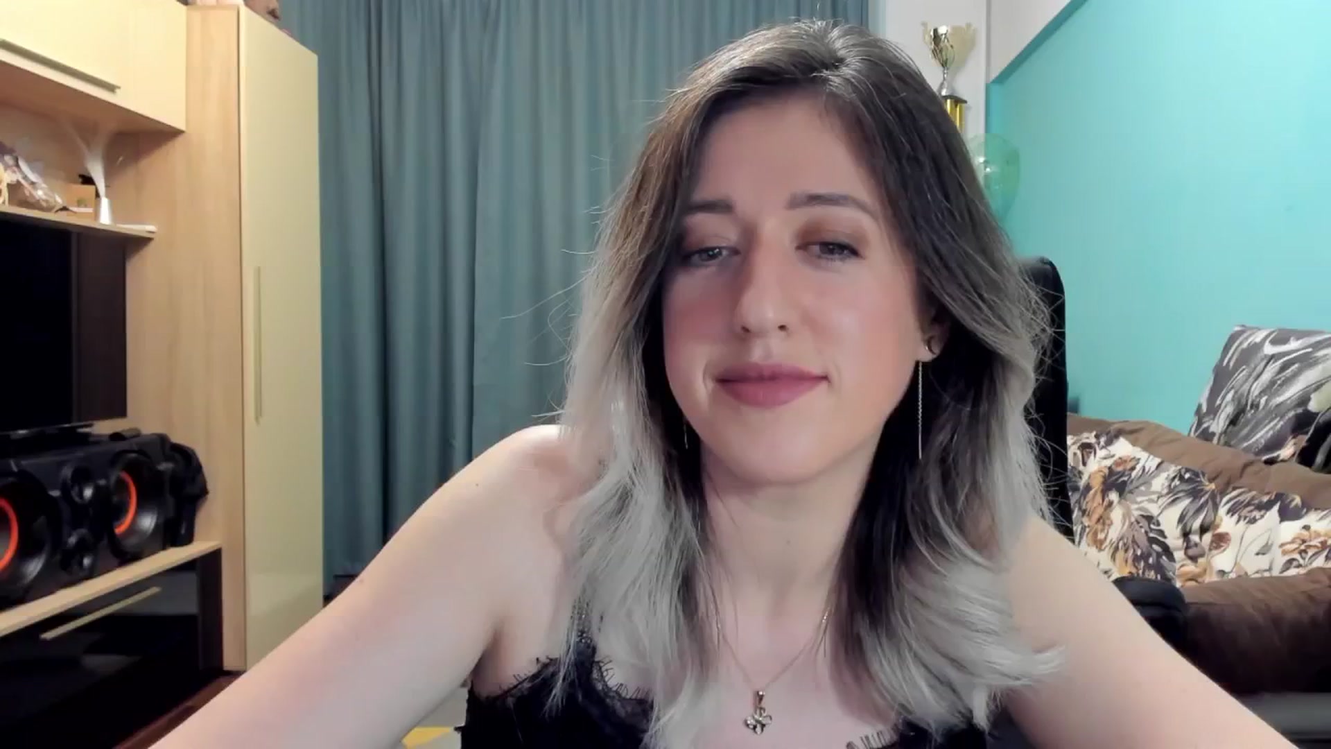 Gallery image thumbnail from SweetDelia_'s myfreecams stream on, 10/21/2024, 22:52 image 8 of 20