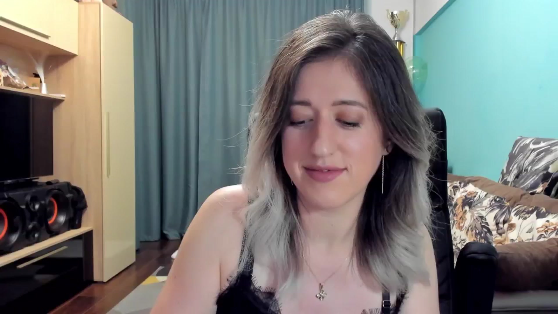 Gallery image thumbnail from SweetDelia_'s myfreecams stream on, 10/21/2024, 22:52 image 12 of 20