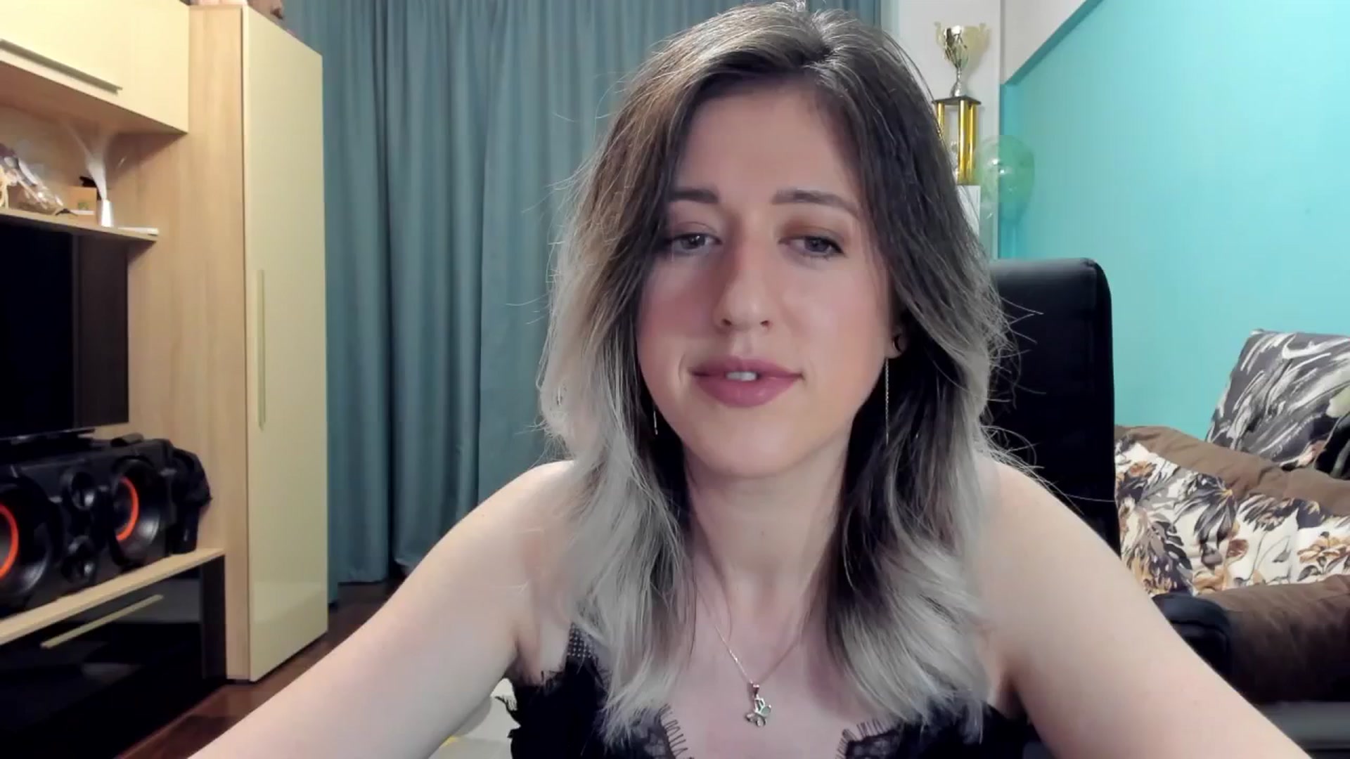 Gallery image thumbnail from SweetDelia_'s myfreecams stream on, 10/21/2024, 22:52 image 2 of 20