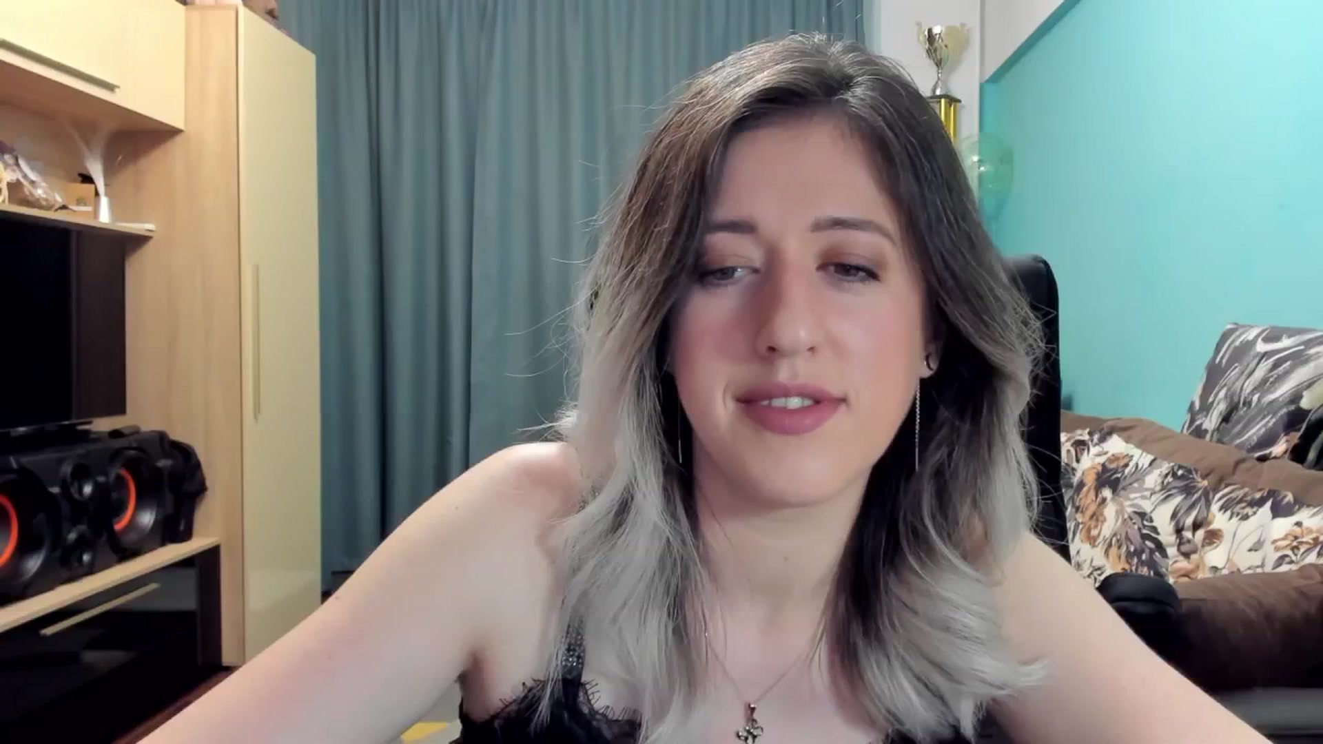 Gallery image thumbnail from SweetDelia_'s myfreecams stream on, 10/21/2024, 22:52 image 10 of 20