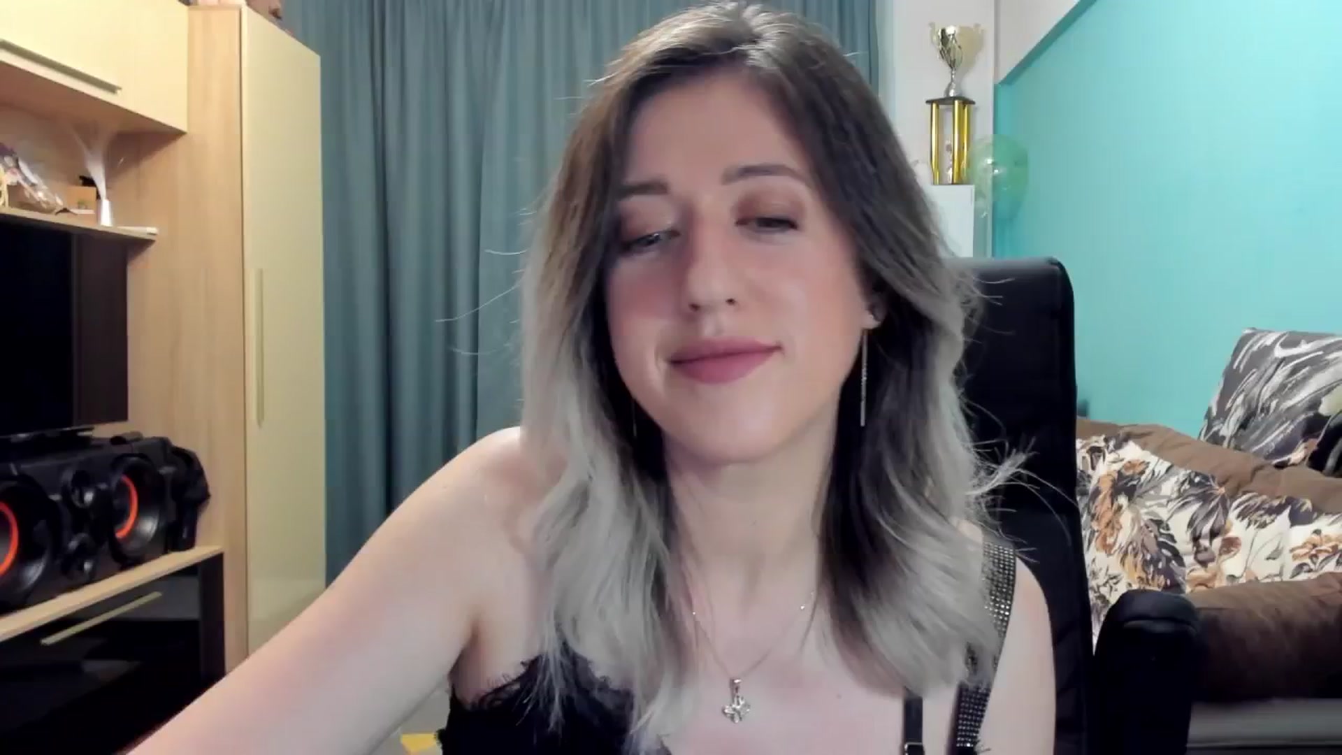 Gallery image thumbnail from SweetDelia_'s myfreecams stream on, 10/21/2024, 22:52 image 19 of 20