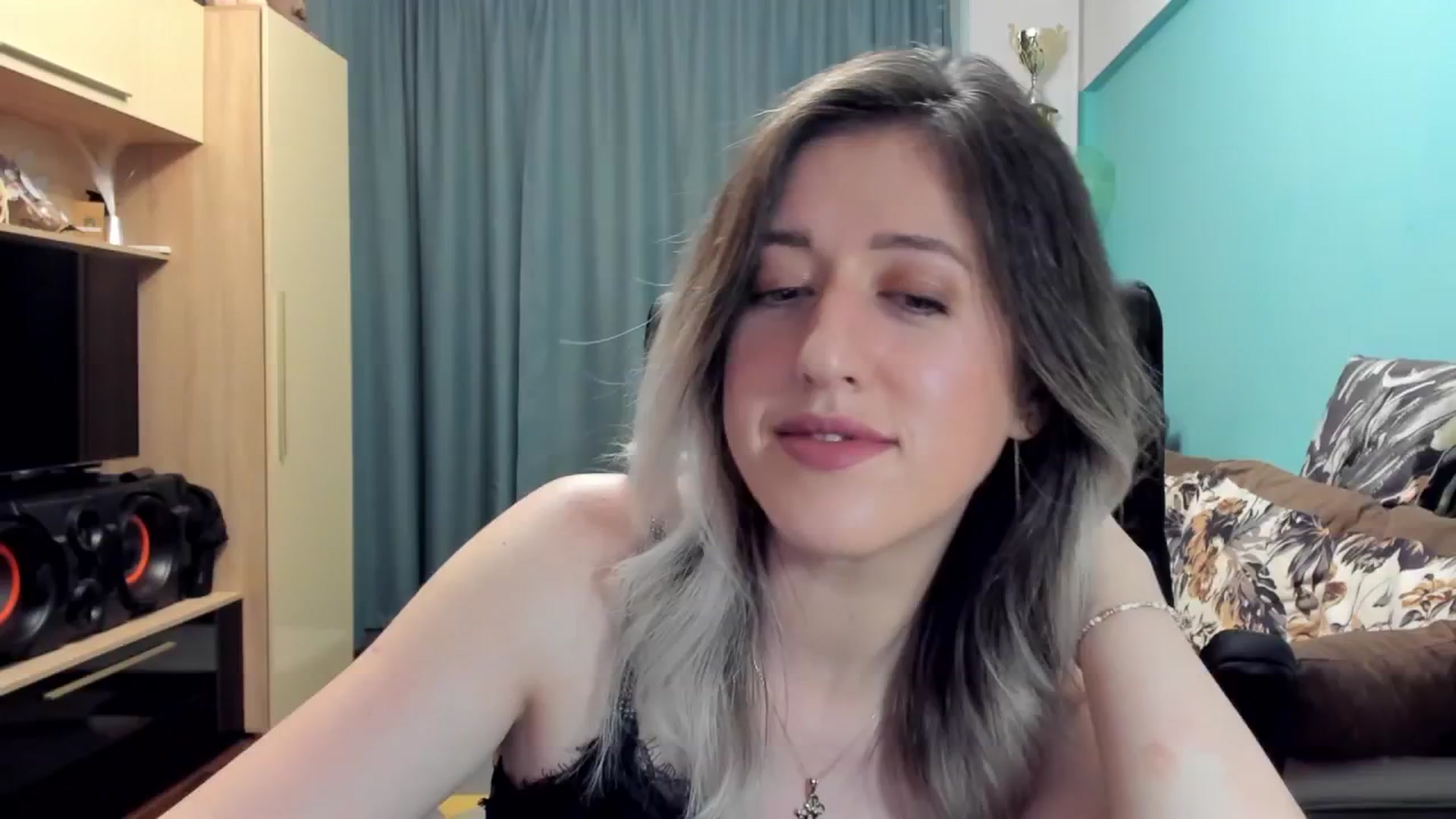 Gallery image thumbnail from SweetDelia_'s myfreecams stream on, 10/21/2024, 22:52 image 18 of 20