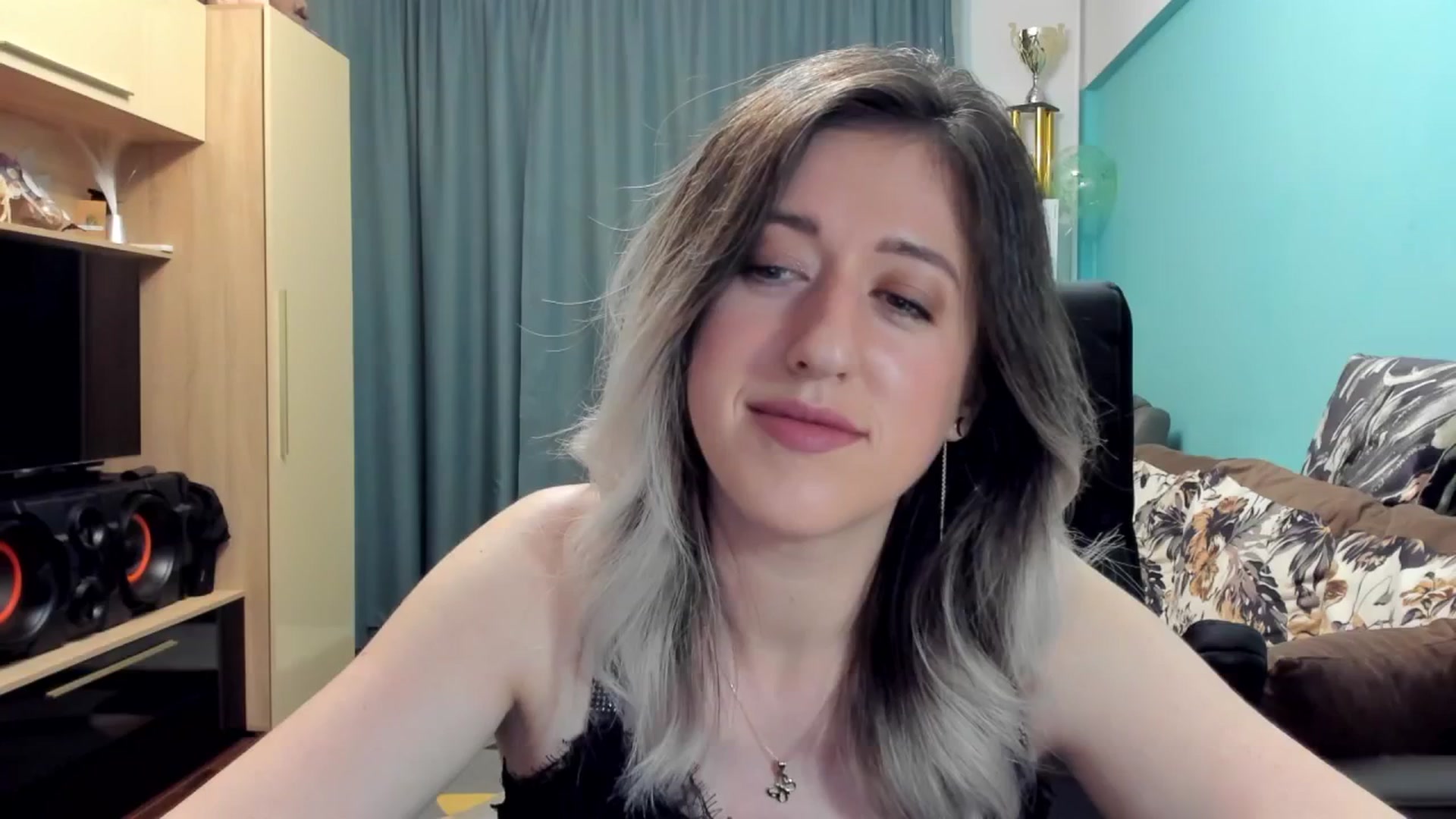 Gallery image thumbnail from SweetDelia_'s myfreecams stream on, 10/21/2024, 22:52 image 17 of 20