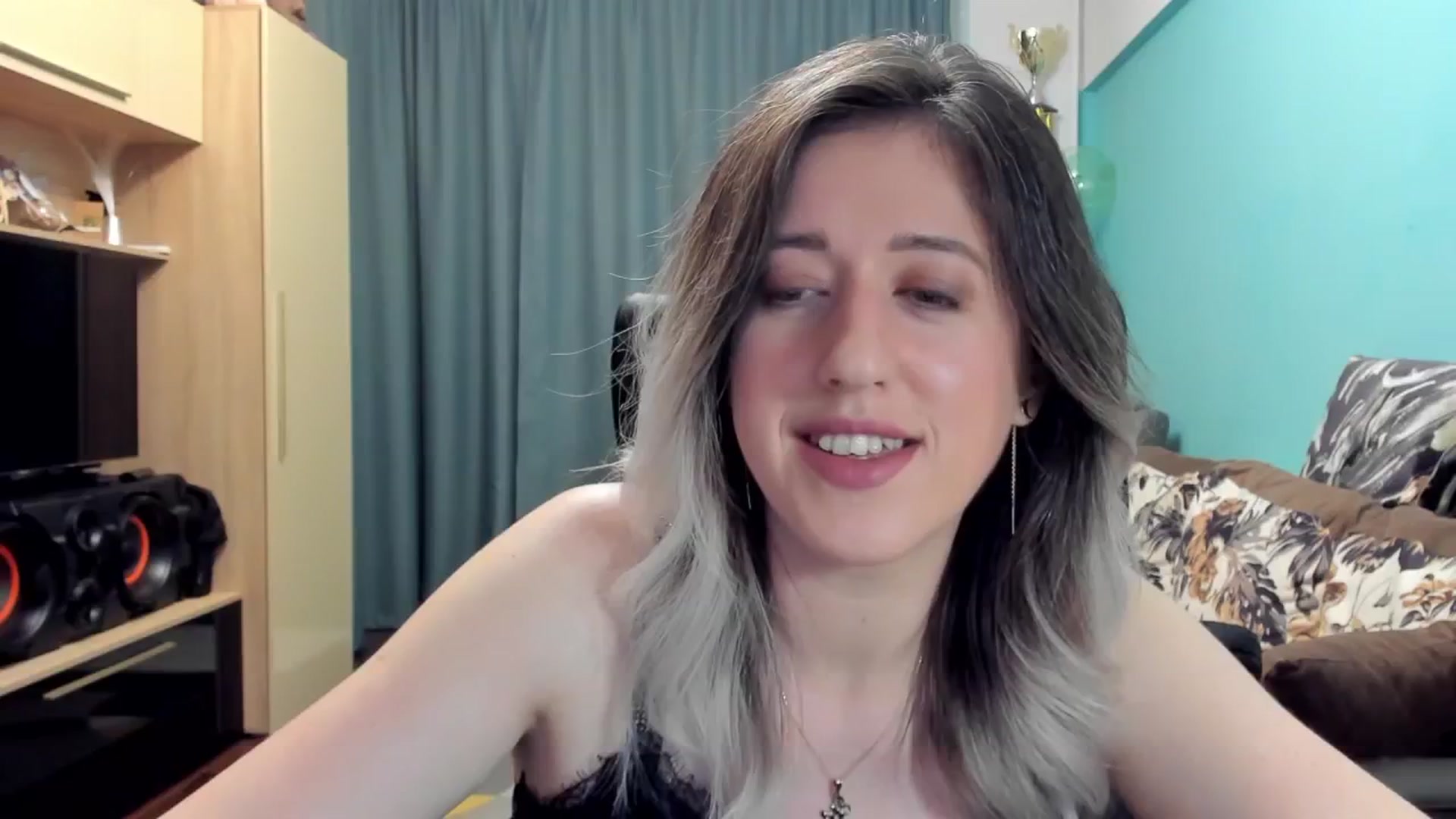 Gallery image thumbnail from SweetDelia_'s myfreecams stream on, 10/21/2024, 22:52 image 14 of 20