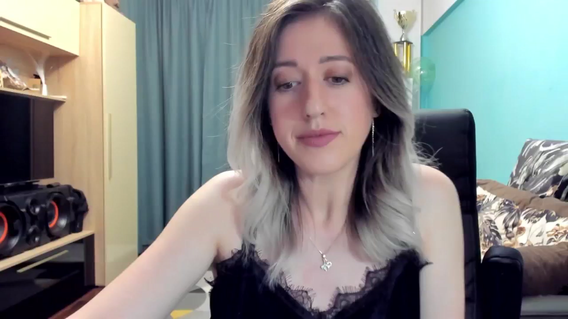 Gallery image thumbnail from SweetDelia_'s myfreecams stream on, 10/21/2024, 22:52 image 5 of 20