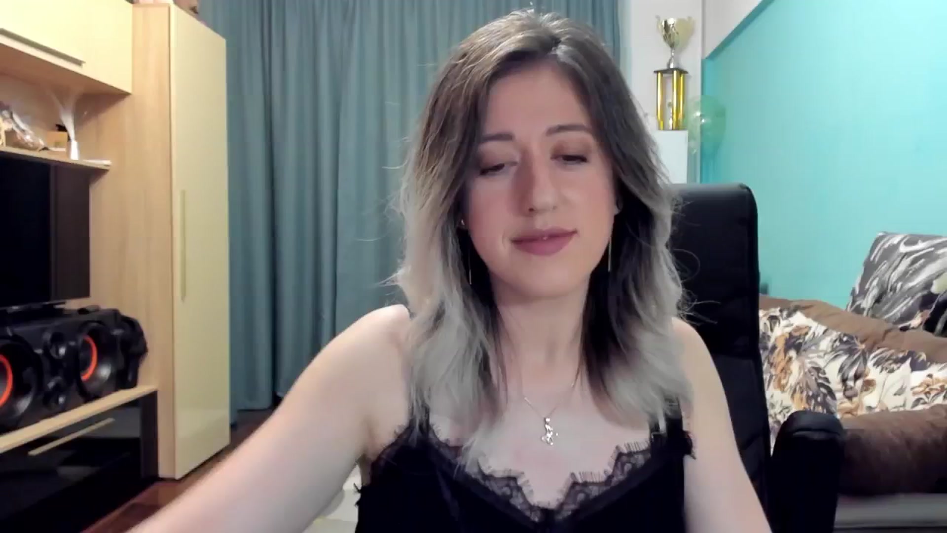 Gallery image thumbnail from SweetDelia_'s myfreecams stream on, 10/21/2024, 22:52 image 6 of 20